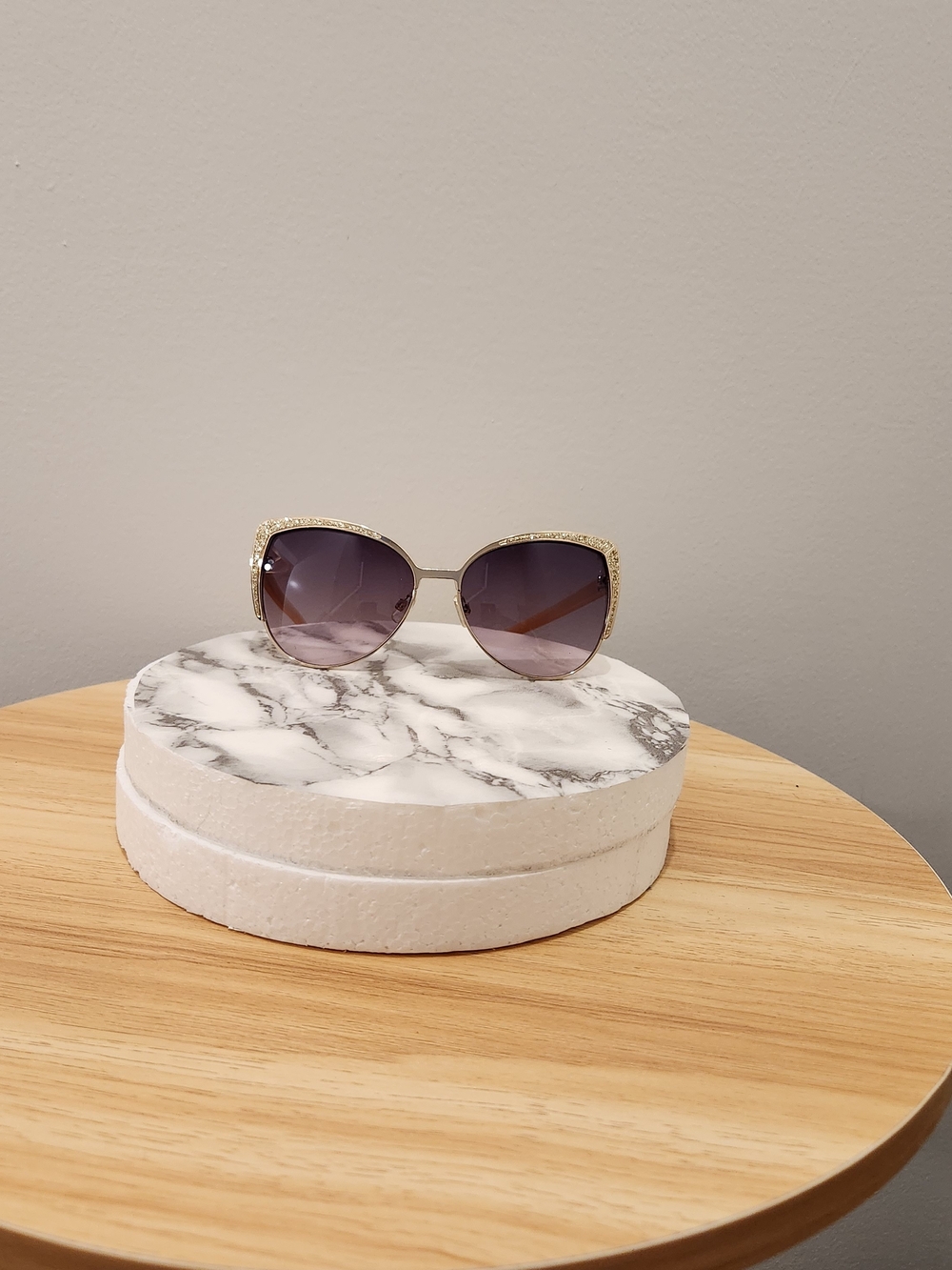 Women’s Gold Frame Sunglasses with Gray Gradient Lenses